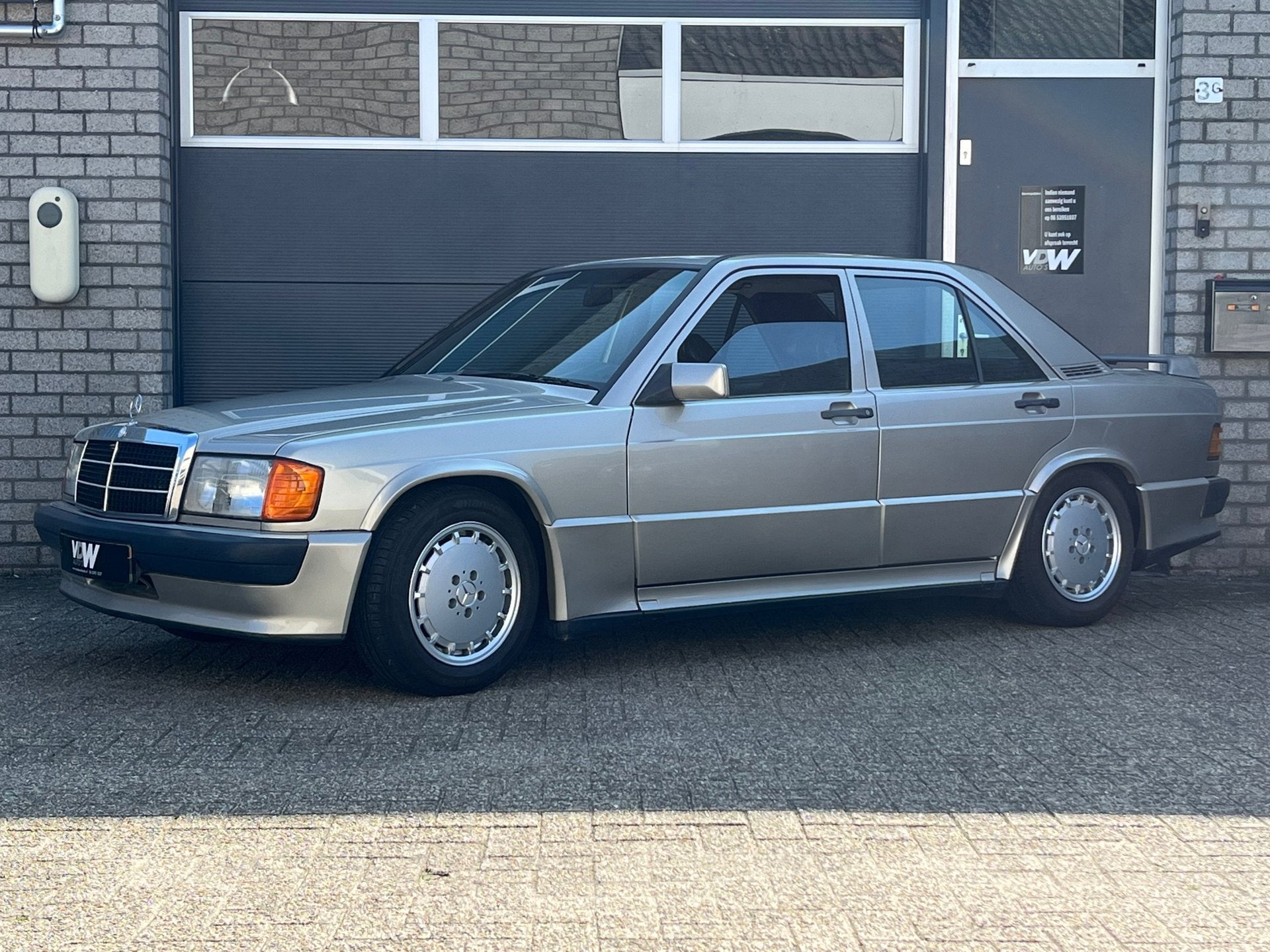 Mercedes-Benz 190-serie 2.3/16V 170 dk Hand geschakeld .APK, Auto's, Oldtimers, Achterwielaandrijving, Zwart, Bedrijf, Handgeschakeld