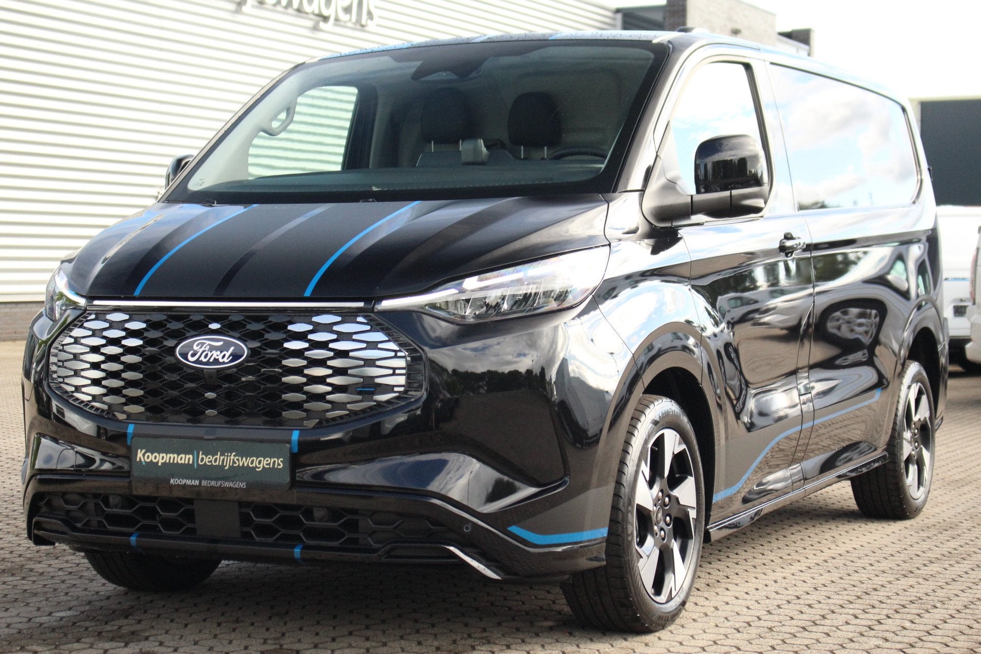 Ford E-Transit Custom 320 L1H1 Sport | 71kWh | 160kW/218pk |, Automaat, 71 kWh, 2800 kg, Zwart