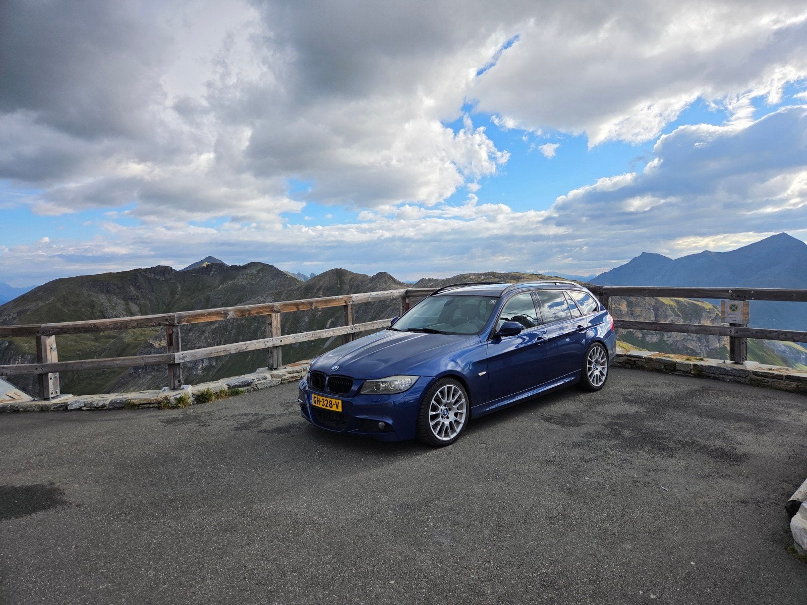 BMW 3-Serie 3.0 330D Touring AUT 2009 Blauw, Automaat, Euro 5, Achterwielaandrijving, 1800 kg