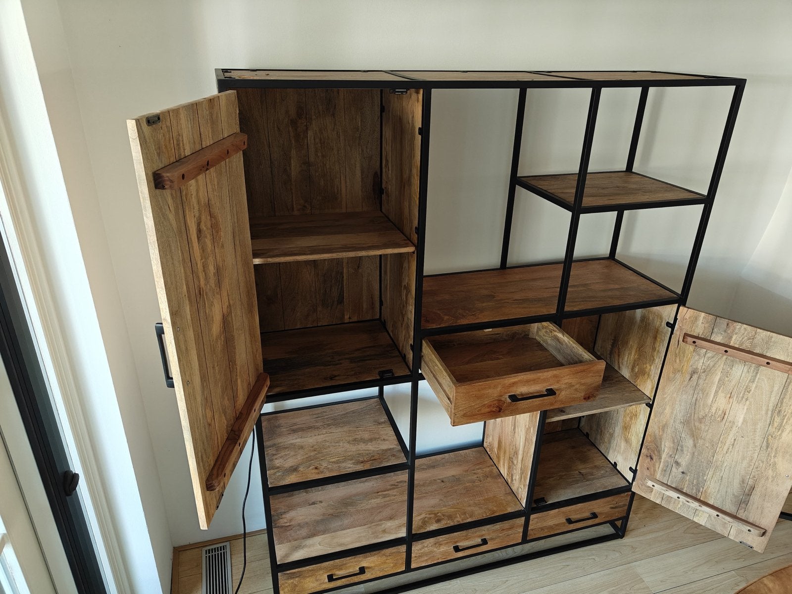Foto 4 van Industriële Kast Mangohout en Metaal
