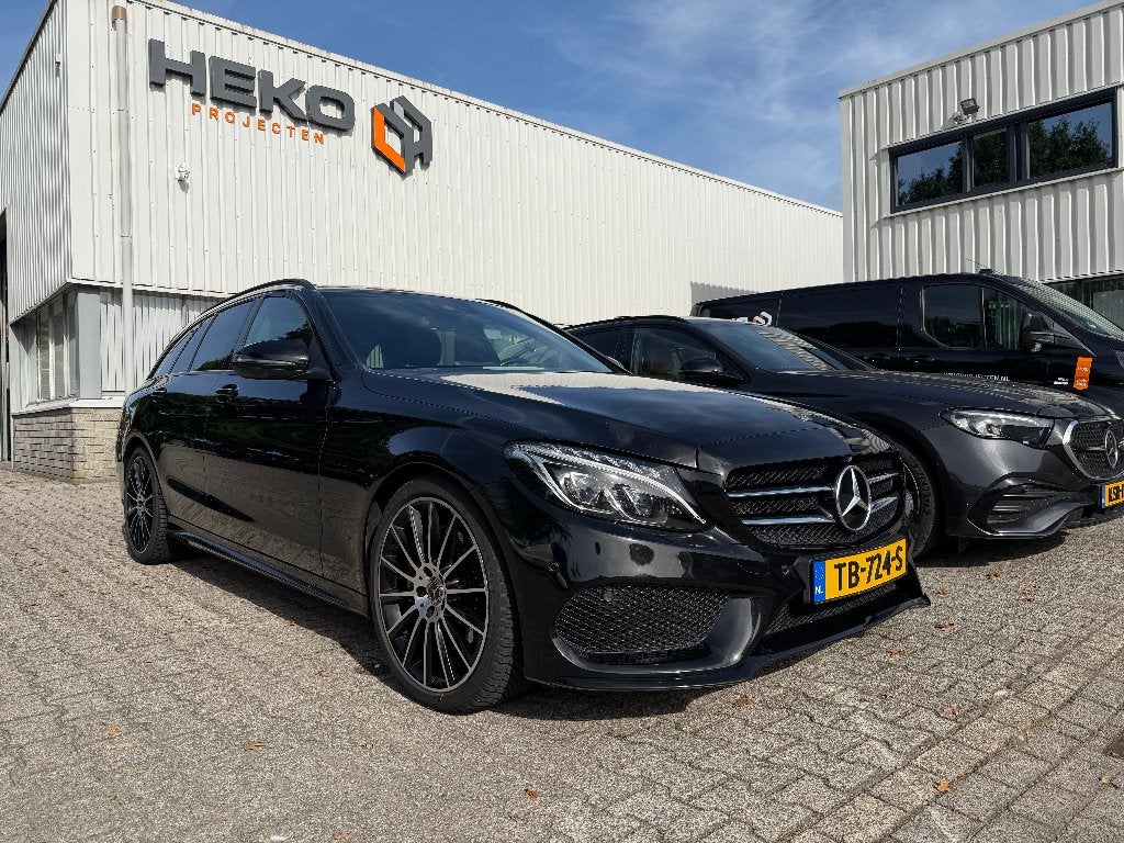 Mercedes-Benz C-Klasse C180d AMG 2019 Zwart Burmester Pano, Auto's, Achterwielaandrijving, 4 cilinders, Zwart, Origineel Nederlands