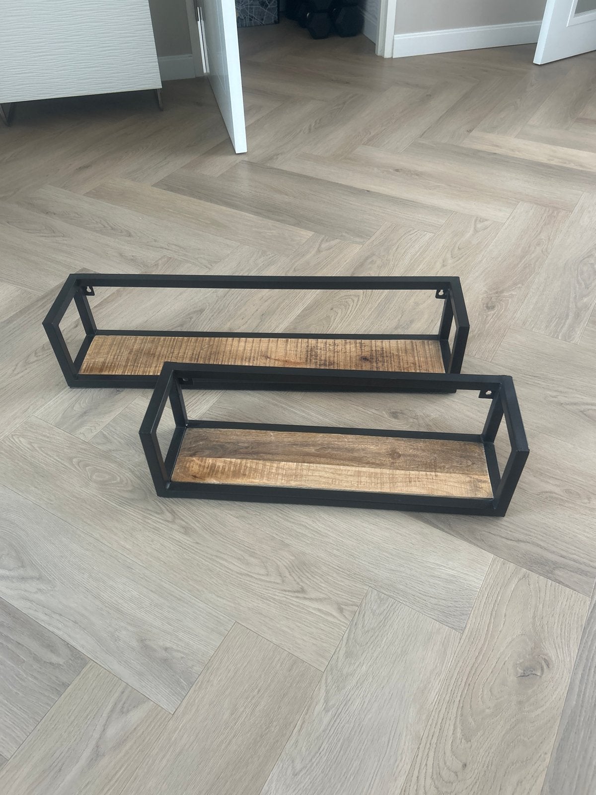 Set van 2 Stalen Wandrekken met Mangohout, Huis en Inrichting, Woonaccessoires | Wandplanken en Boekenplanken, Ophalen, Zo goed als nieuw