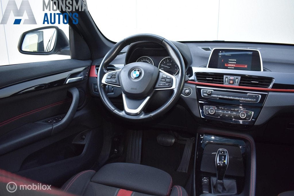 BMW X1 sDrive18i AUT. Sport Alpinweiss Pano Stoelverw. 18" L, Auto's, BMW, Gebruikt, Euro 6, Wit, Automatische klimaatregeling