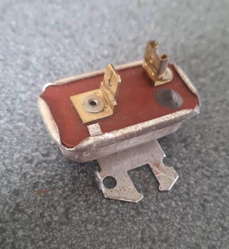 VOLVO 140/164 VOLTAGESTABILISATOR, Ophalen of Verzenden, Volvo