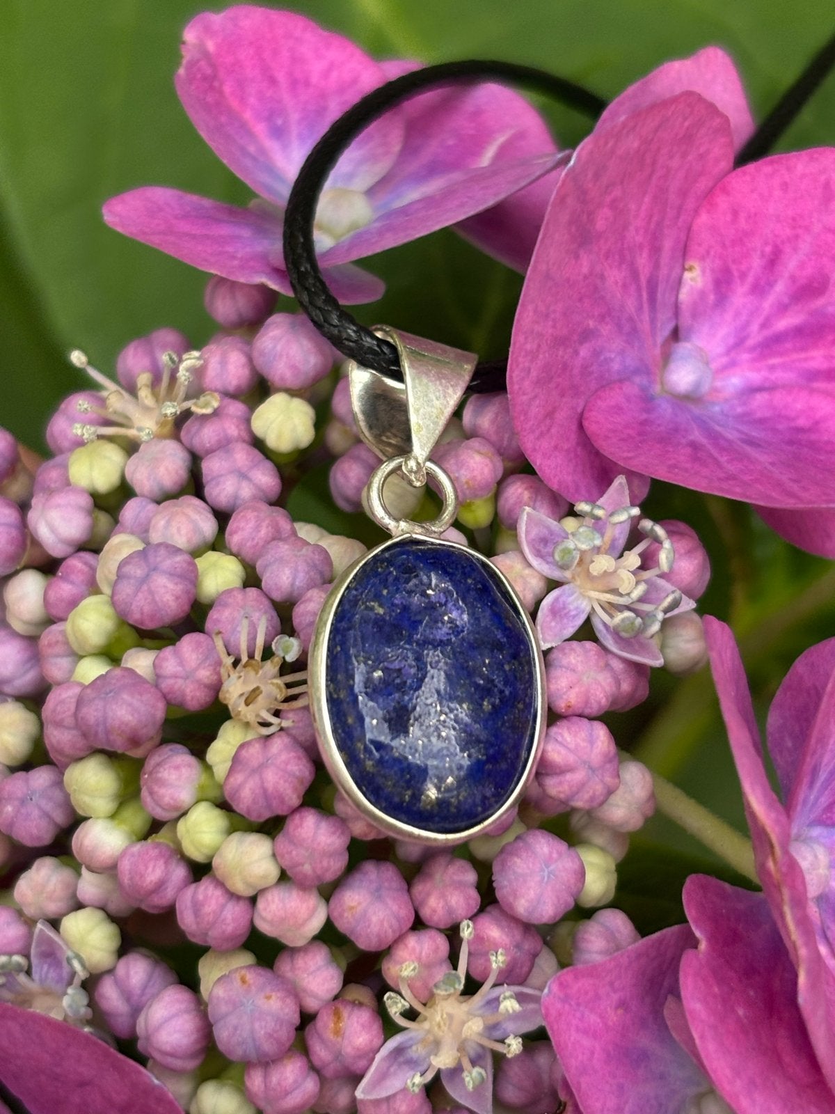 Lapis Lazuli Edelsteen Ketting met Lederen Koord, Nieuw, Ophalen of Verzenden, Steen of Mineraal, Schimmelstraat 5