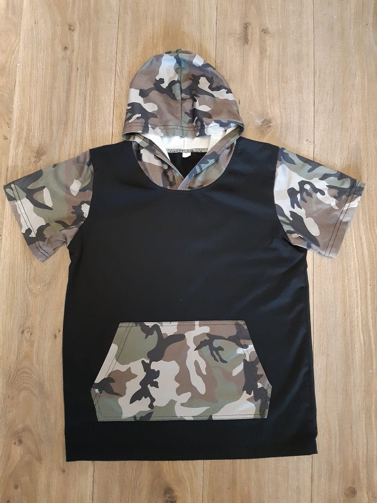 Jongens T shirt met Capuchon Maat 150, Ophalen of Verzenden, Zo goed als nieuw, Jongen, Shirt of Longsleeve