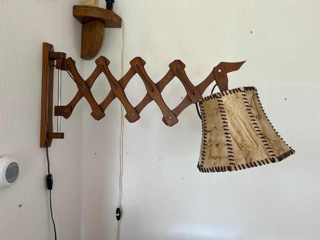 Vintage Uitschuifbare Wandlamp met Houten Schaarmechanisme, Ophalen