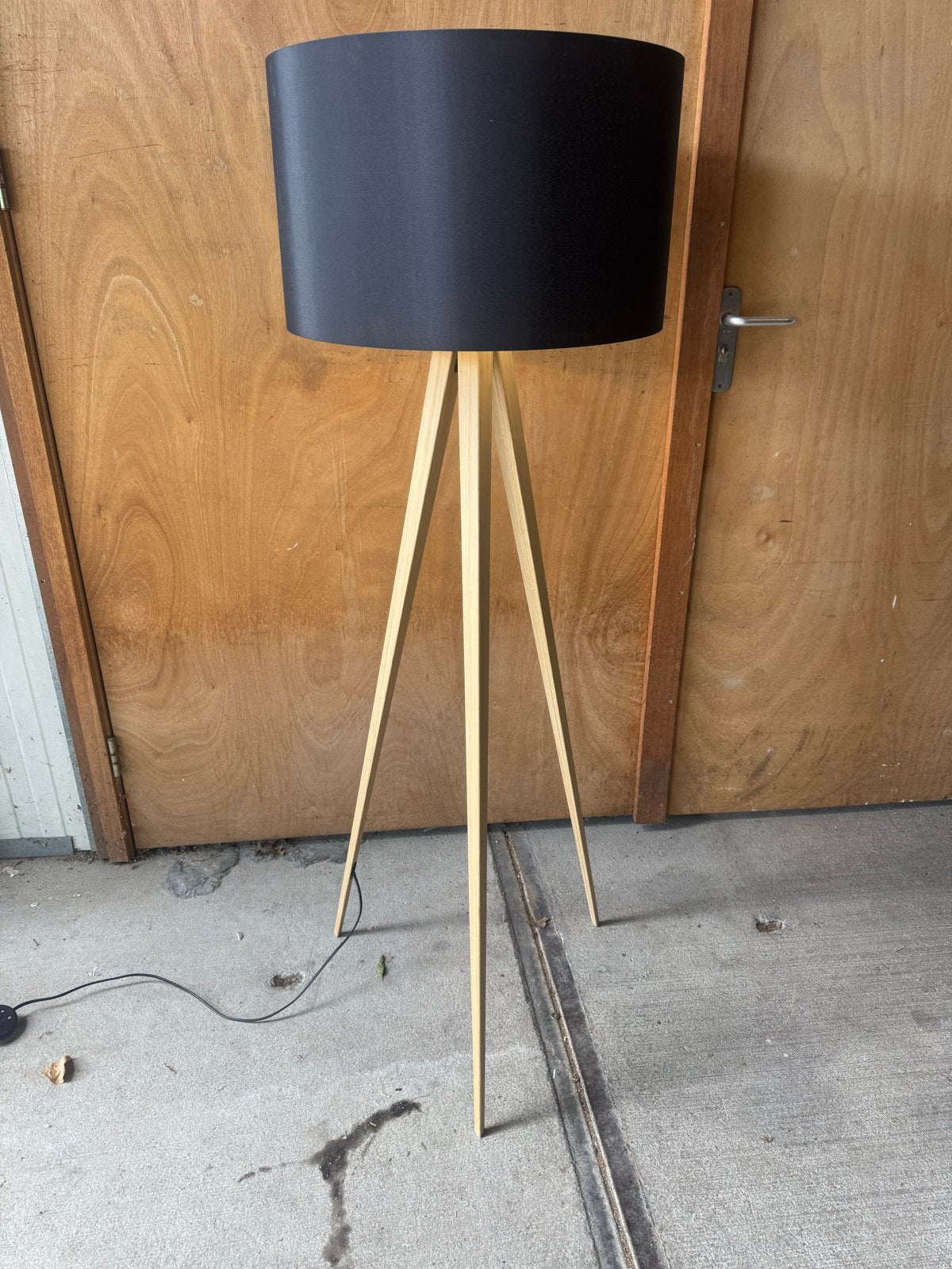 Zuiver lamp met zwarte kap en houten poten, Ophalen of Verzenden, Zo goed als nieuw, Modern, 150 tot 200 cm