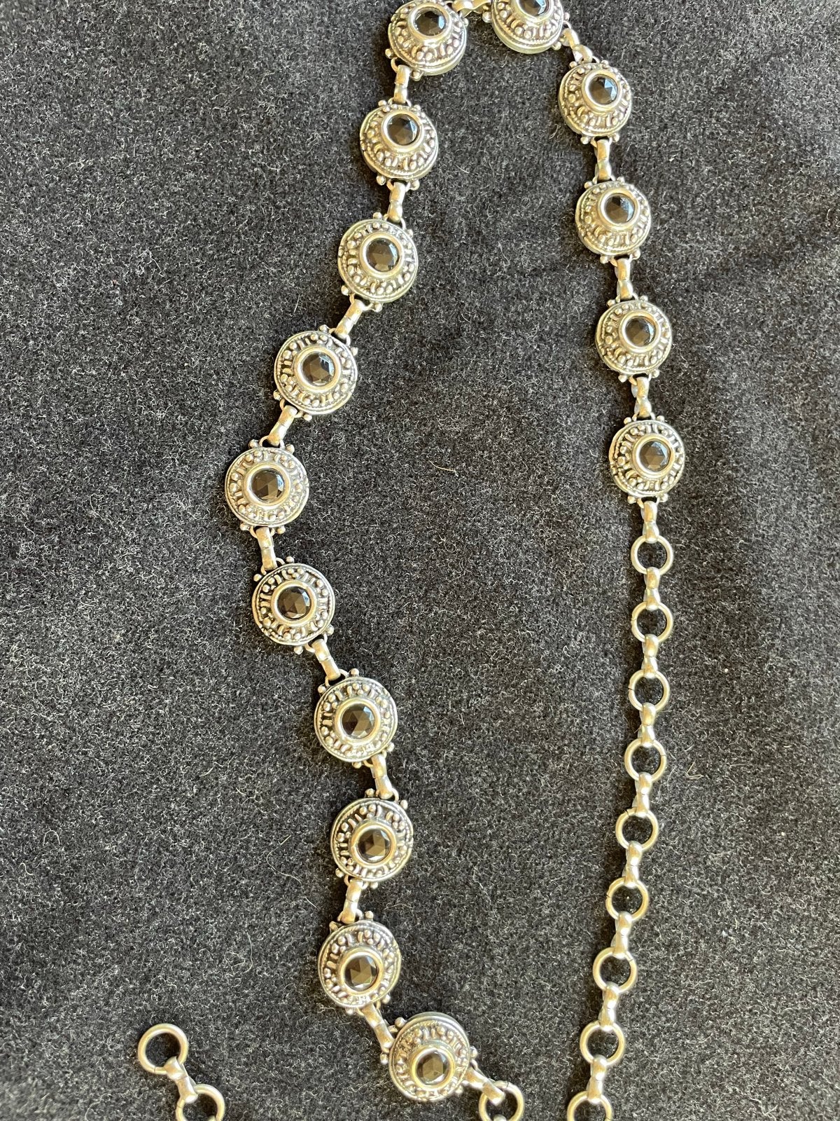 Metalen ketting-ceintuur met zwarte stenen, Minder dan 3 cm, 100 cm of meer, Zwart, Tailleriem