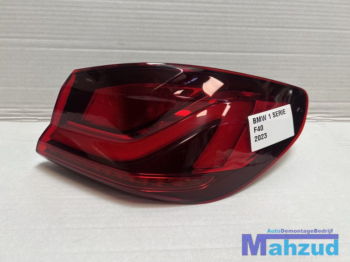 BMW 1 SERIE F40 hatchback Rechts buiten achterlicht 2019+, Auto-onderdelen, Petuelring 130
80788  Munich, DE, Gebruikt, Info@bmw.de
