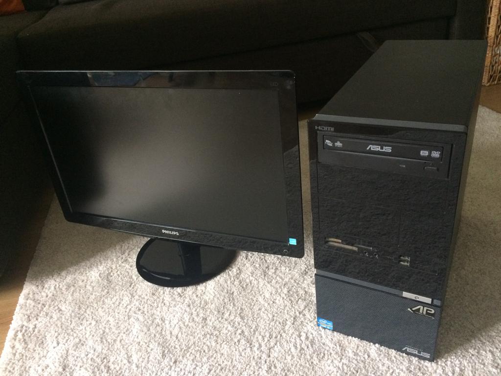 Asus V6 desktop PC met Philips Monitor en Lenux oper system, Ophalen, Zo goed als nieuw
