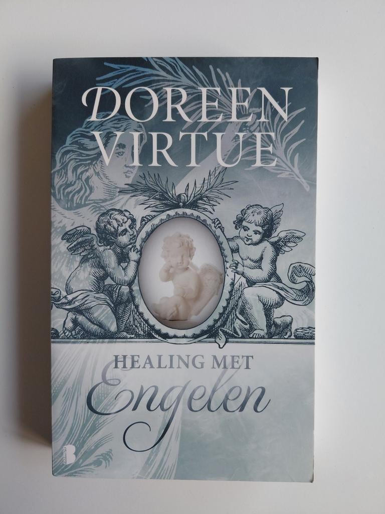 Doreen Virtue - Healing met engelen, Achtergrond en Informatie, Spiritualiteit algemeen, Ophalen of Verzenden, Zo goed als nieuw