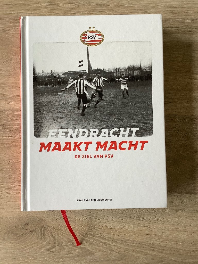 Boek PSV Eindhoven - Eendracht maakt macht - De ziel van PSV, Boeken, Ophalen of Verzenden, Zo goed als nieuw, Frans van den Nieuwenhof