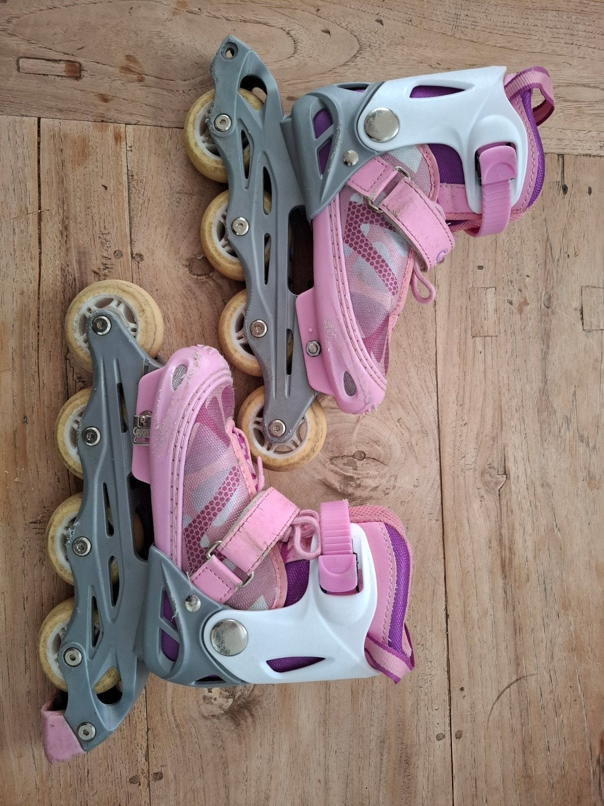 Cougar skeelers, maat 35-38, helm en beschermers (maat S), Overige merken, Ophalen of Verzenden, Inline skates 4 wielen, Verstelbaar