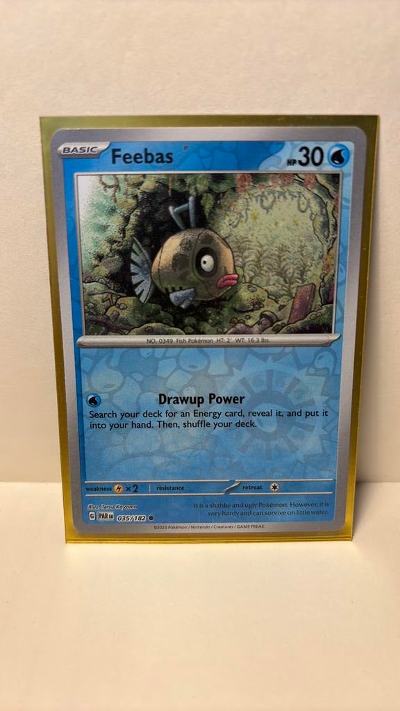 Feebas 035/182 Paradox Rift reverse holo pokemon kaart, Ophalen of Verzenden, Nieuw, Boosterbox