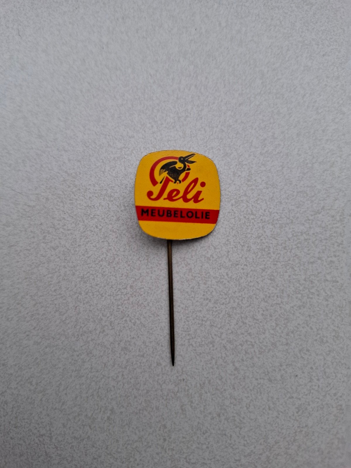 Vintage speldje pin prikker steekspeld Peli meubelolie, Ophalen of Verzenden
