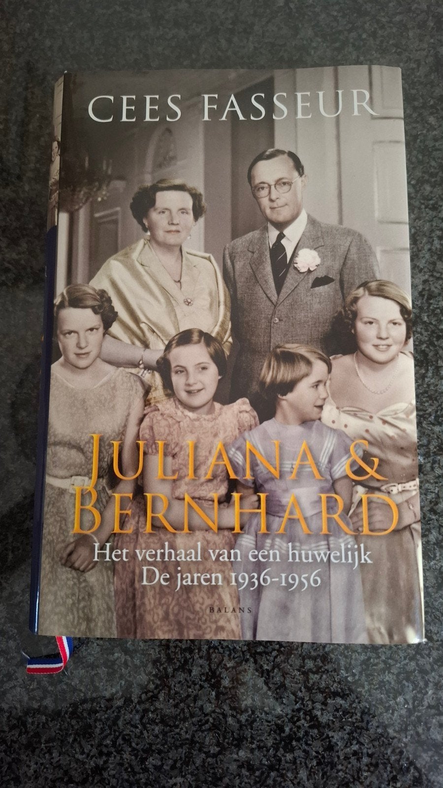 Juliana & Bernhard: Het verhaal van een huwelijk 1936-1956, Ophalen of Verzenden