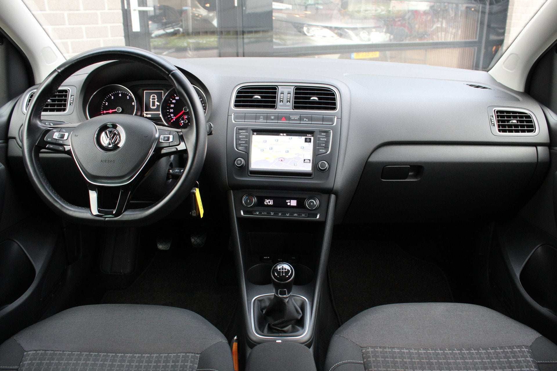 Volkswagen Polo 1.2 TSI Edition R / Navigatie / Clima / N.A., Stof, 4 cilinders, Met garantie (alle), Zwart