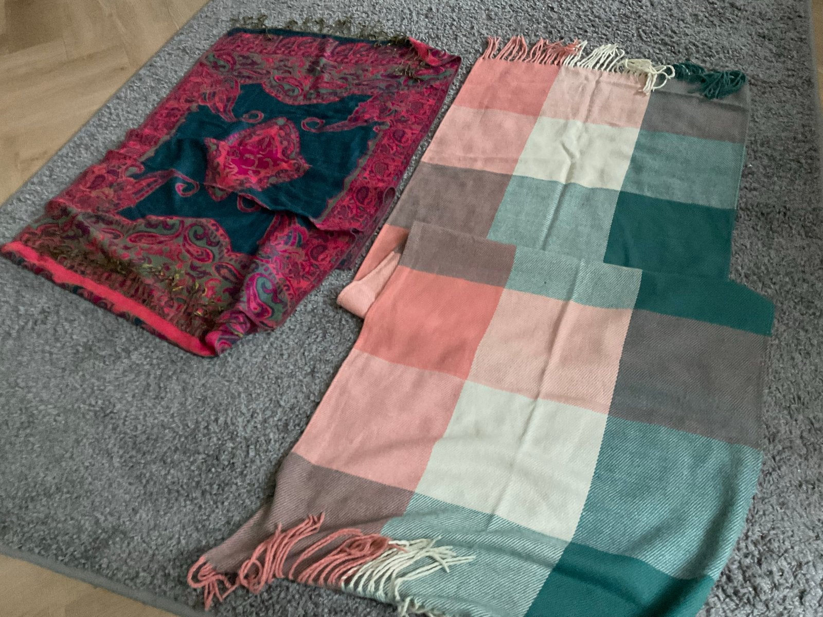 Twee mooie stola sjaals, Ophalen of Verzenden, Zo goed als nieuw, Maat 46/48 (XL) of groter, Sjaal