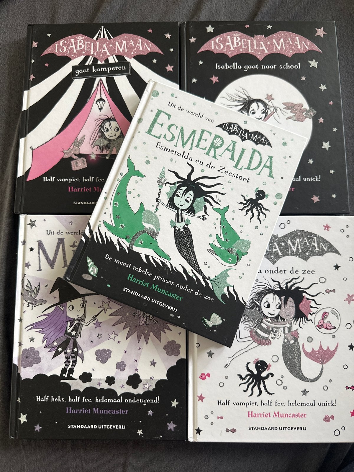 Isabella Maan & Esmeralda boeken - Harriet Muncaster, Ophalen, Zo goed als nieuw, Fictie algemeen
