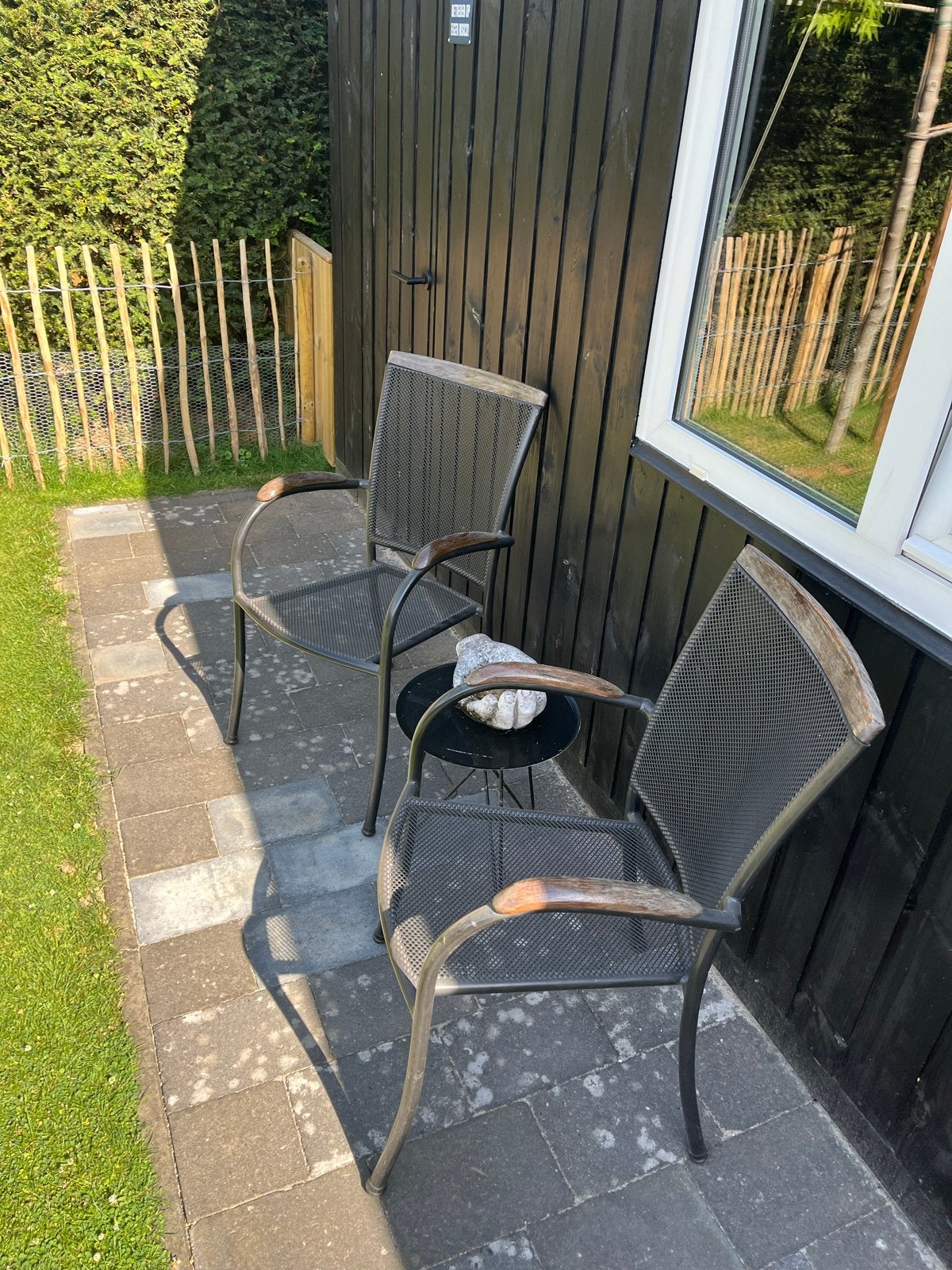 2x Tuinstoelen met houten armleuningen, Tuin en Terras, Ophalen, Gebruikt, Metaal