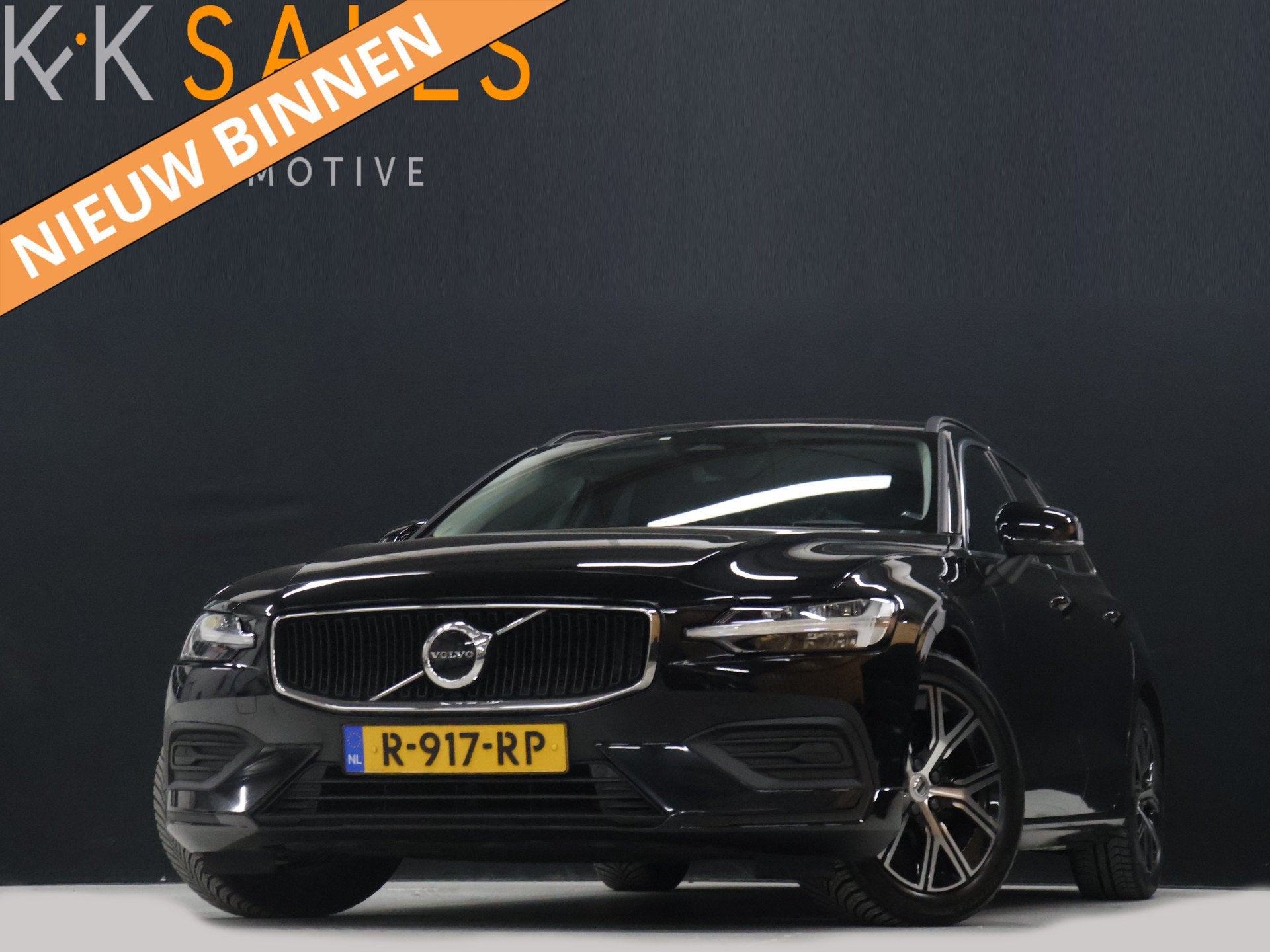 Volvo V60 2.0 B4 Core [APPLE CARPLAY, TREKHAAK, ADAPTIVE CRU, Stof, 4 cilinders, 1969 cc, 1634 kg