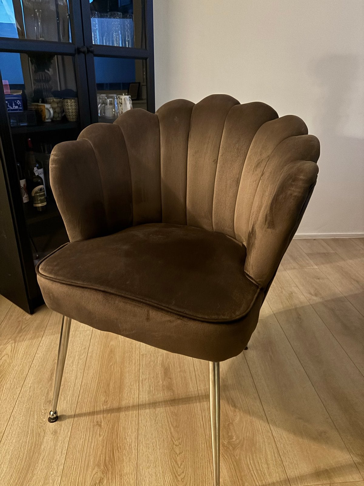 Set van 4 grijsbruine fluwelen schelpstoelen, Ophalen, Zo goed als nieuw, Vier, Stof