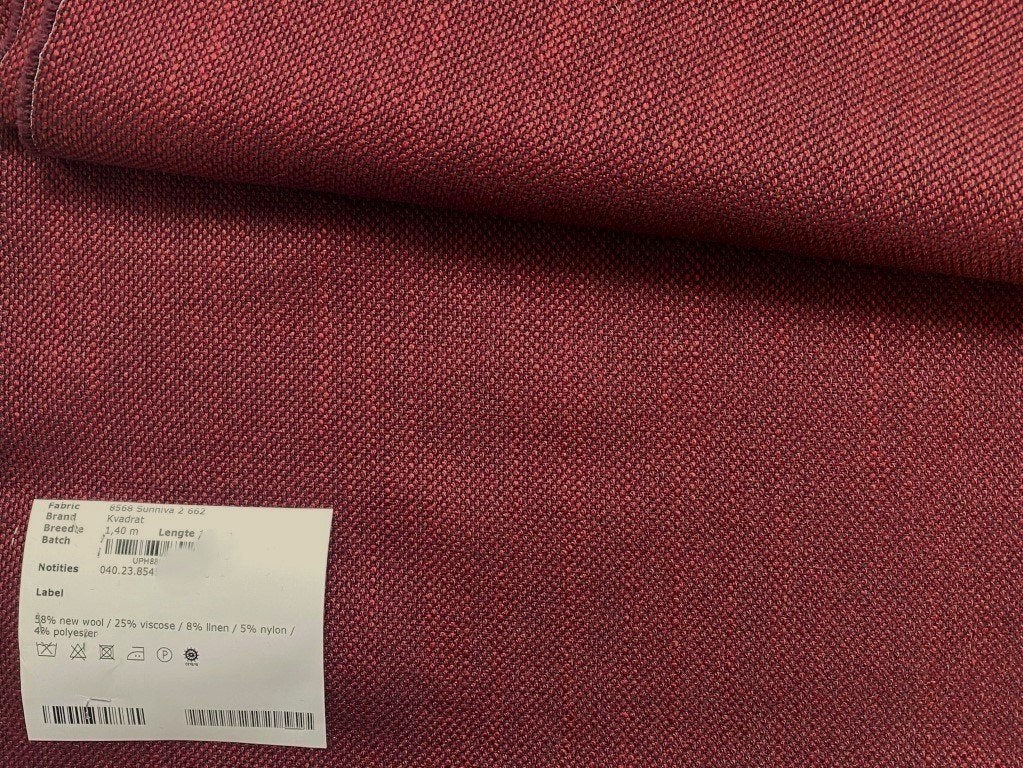 Kvadrat Sunniva 3 662; rood+aubergine; restant meubelstof, Wol, Meerkleurig, 120 cm of meer, Nieuw