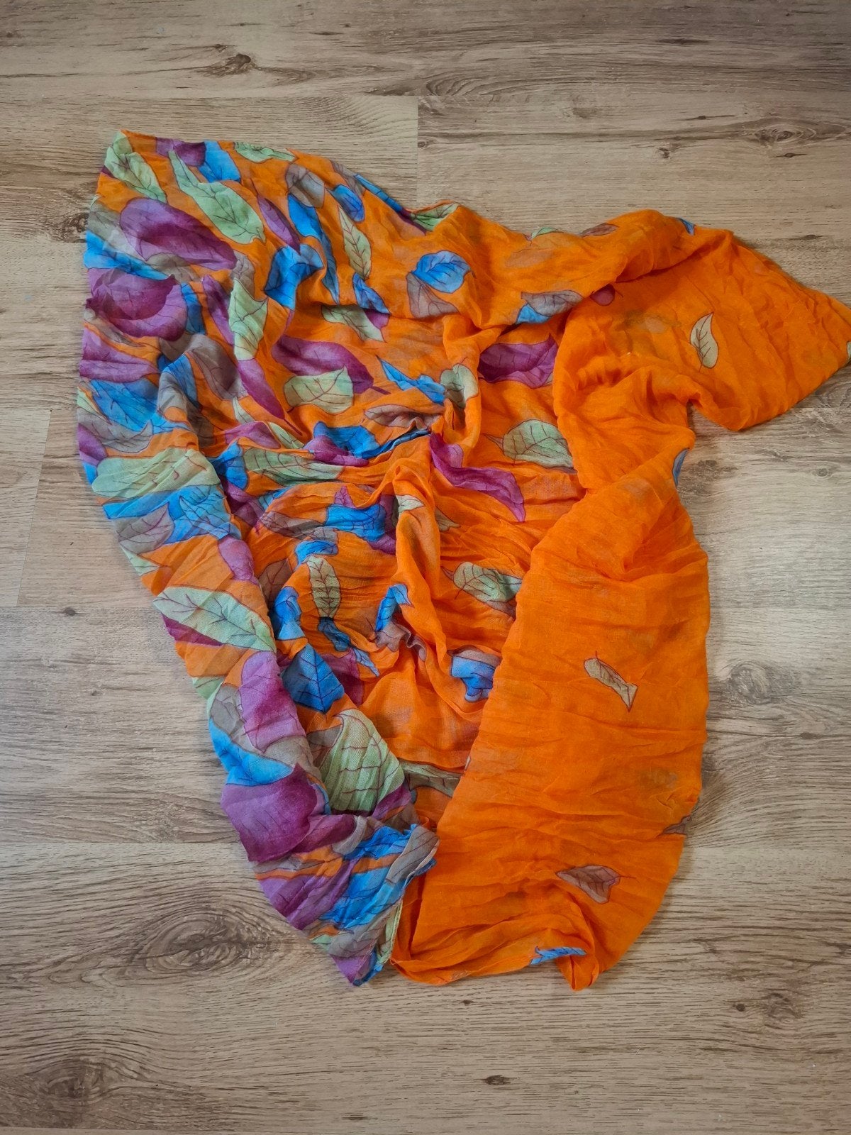 Prachtige ronde Shawl met bladmotief (Parero), Kleding | Dames, Ophalen of Verzenden, Nieuw, Maat 46/48 (XL) of groter, Sjaal