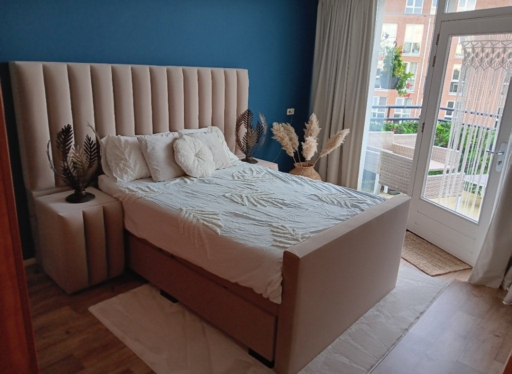 Prachtige boxspring, Ophalen, Beige, Zo goed als nieuw, Twijfelaar