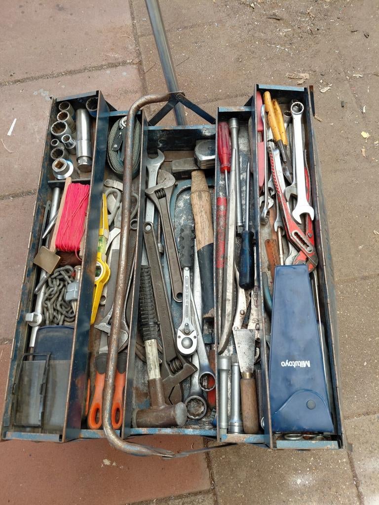 Aangeboden FITTER/ MONTAGE KIST MET KWALITEITS GEREEDSCHAP ., Ophalen