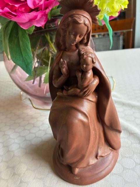 2 goebel beelden terracotta 20 cm maria met kind, Verzamelen, Beelden en Beeldjes, Ophalen of Verzenden, Zo goed als nieuw, Hummel