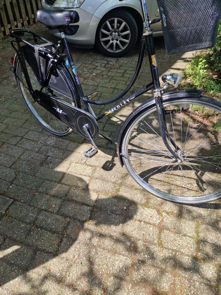 Zwarte oma damesfiets met mandje, Fietsen en Brommers, Fietsen | Dames | Damesfietsen, Terugtraprem, Ophalen, Overige merken, 53 tot 56 cm