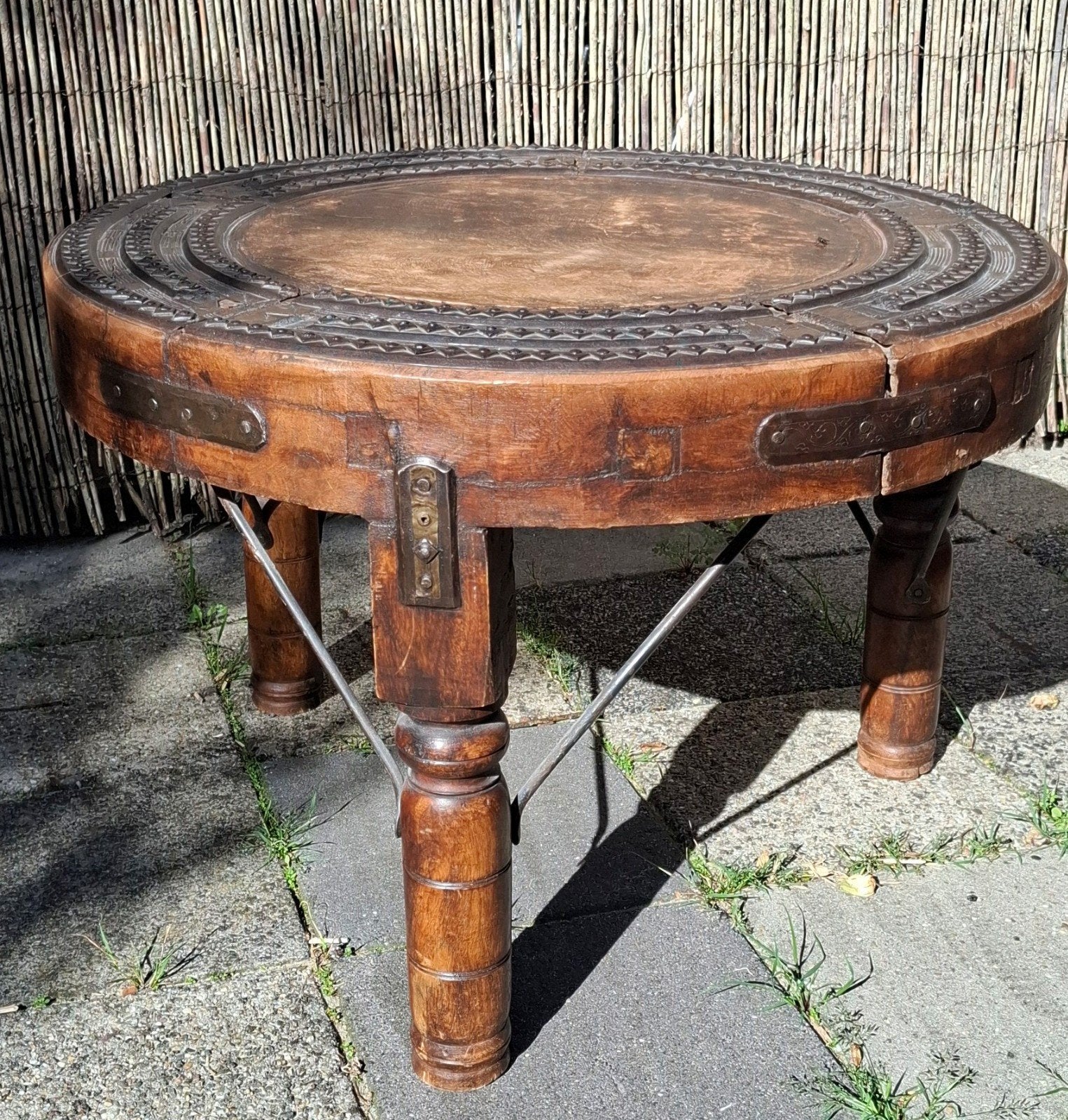 Antieke Indonesische Bijzettafel van Wagenwiel, Ophalen