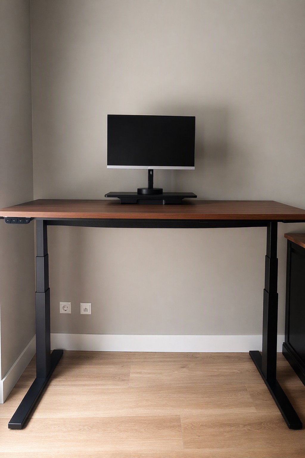 IKEA MITTZON Elektrisch Zit-Sta Bureau Walnootfineer/Zwart, Ophalen, Zit-sta bureau, Gebruikt, Hout