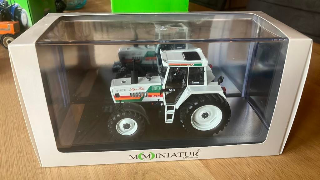 Steyr 8130 SK2 SuperElite tractor Mo Miniatuur siku britains, Hobby en Vrije tijd, Ophalen of Verzenden, Nieuw, Tractor of Landbouw