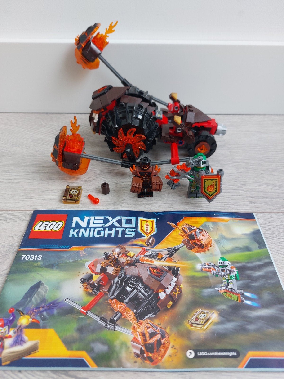 Lego Nexo Knights 70313 Moltor's Lava Smasher!
Compleet en i, Overige thema's, Lego, Ophalen of Verzenden, Zo goed als nieuw