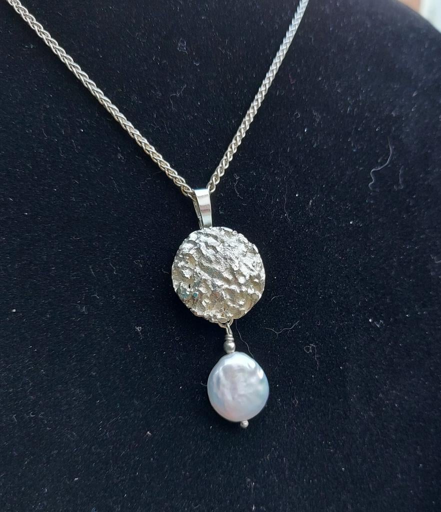 Mooie nwe.unieke zilveren hanger,witte zoetw.pastille parel, Wit, Nieuw, Ophalen of Verzenden, Met parel