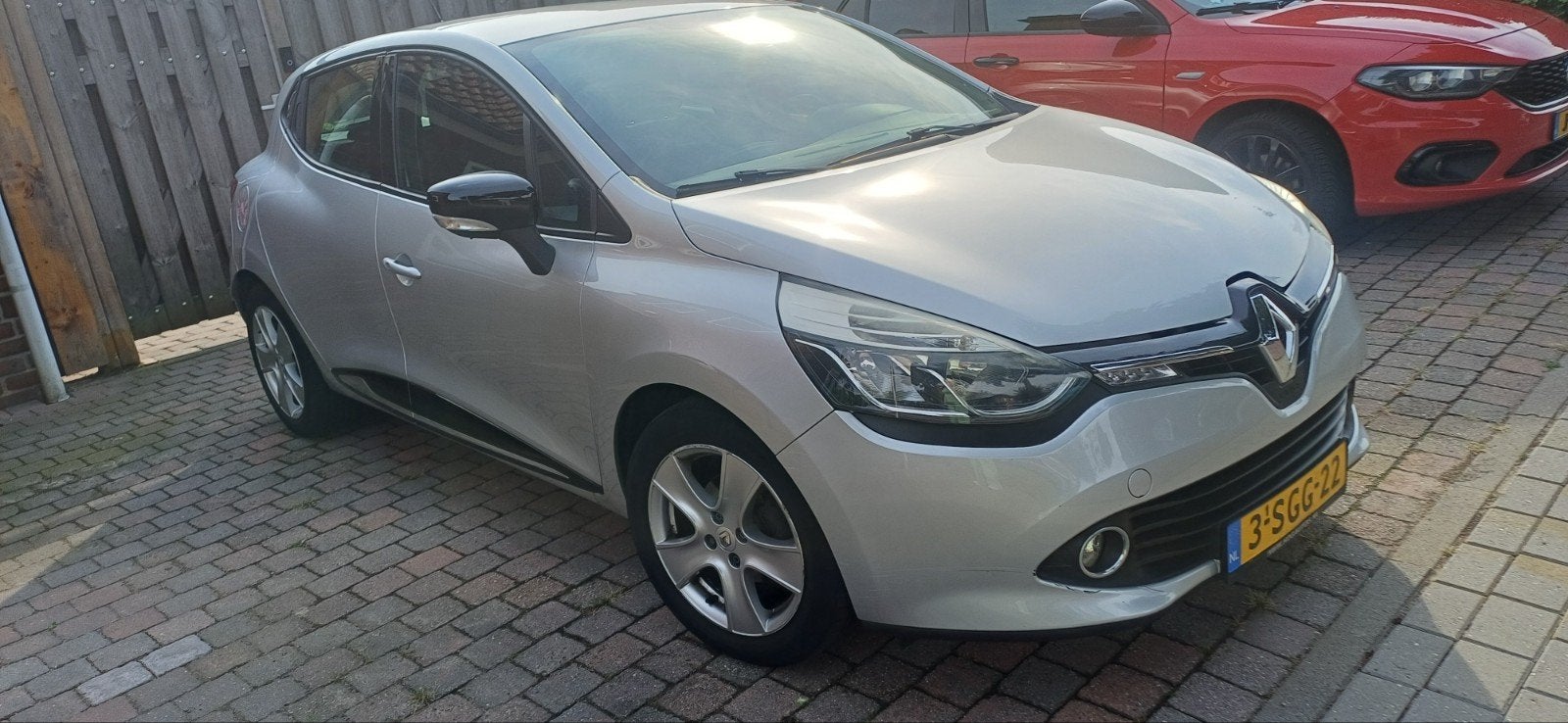 Renault Clio 0.9 TCE 66KW 5-DRS 2013 Grijs, Auto's, Renault, Voorwielaandrijving, 898 cc, 40 €/maand, 540 kg