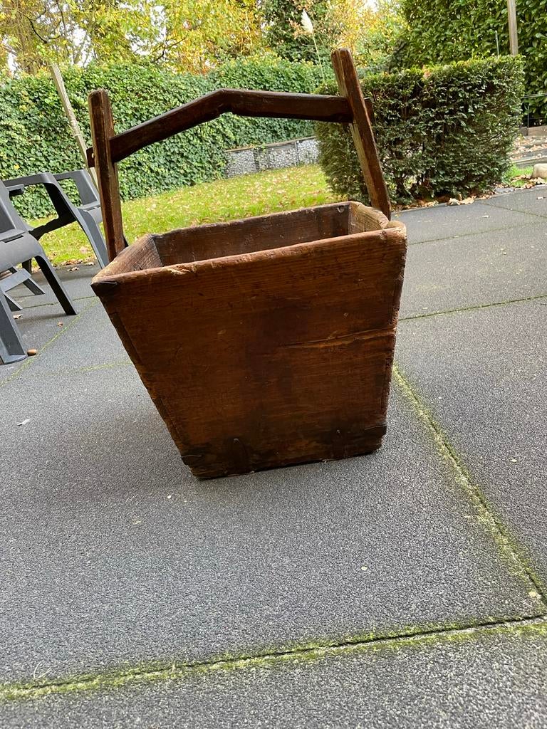 Oude houten rijstbak, Ophalen