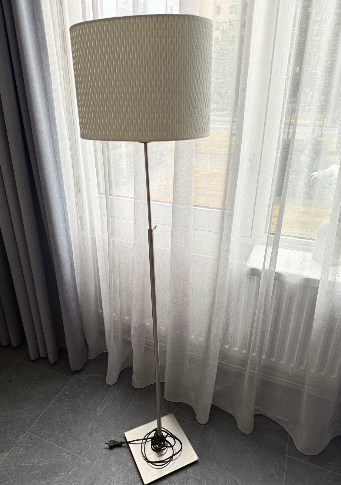 Vloerlamp staand wit/zilver!, Huis en Inrichting, Lampen | Vloerlampen, Ophalen, Gebruikt, 150 tot 200 cm