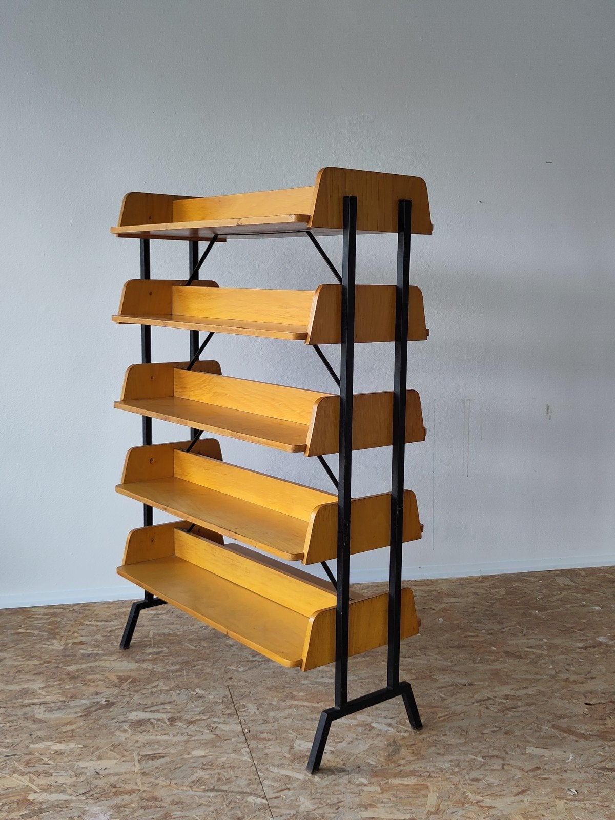 Vintage boekenkast houten bibliotheek kast roomdivider hout, Overige houtsoorten, Met plank(en), Gebruikt, 100 tot 150 cm