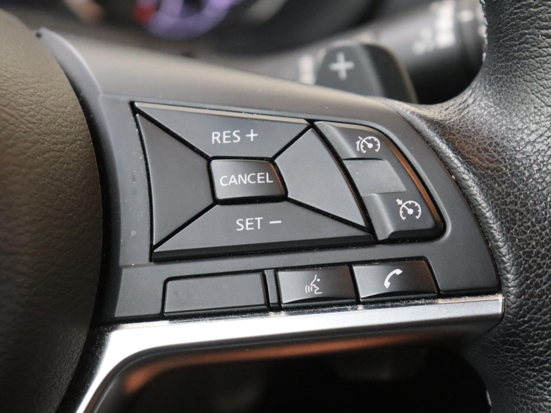Foto 14 van Nissan Juke 1.0 DIG-T N-Connecta | Achteruitrijcamera | Appl