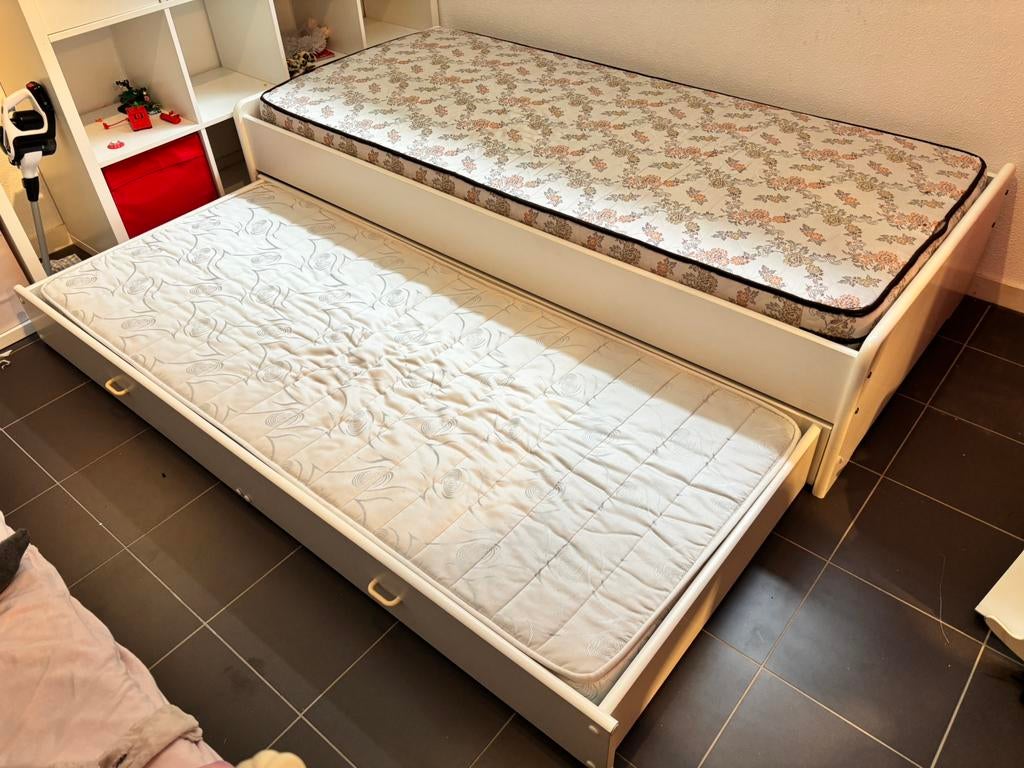 Onderschuifbed + 2 matrassen, Ophalen, Gebruikt, 90 cm, Eenpersoons