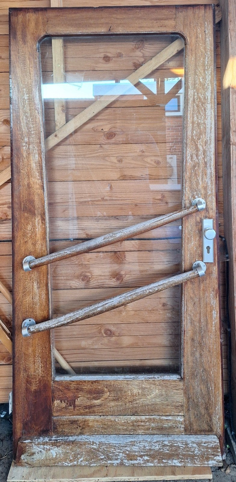 Hardhouten deur met glas uit voormalige fourniturenwinkel, Doe-het-zelf en Verbouw, Ophalen, Gebruikt, 80 tot 100 cm, Buitendeur