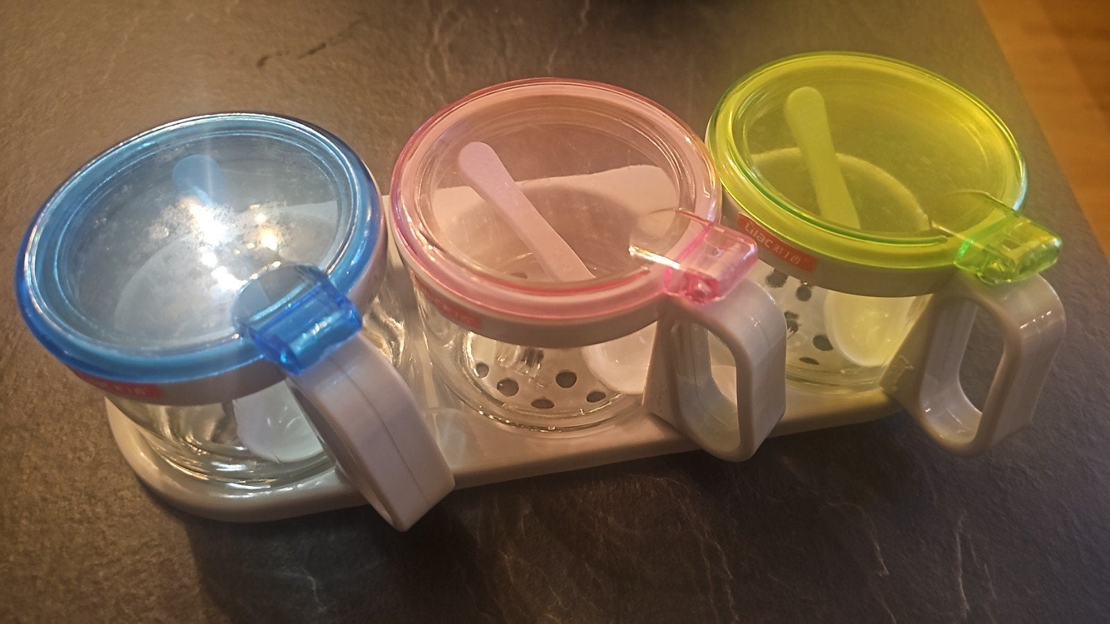 Set van 3 kruidenpotjes met lepel en houder, Ophalen, Kunststof, Zo goed als nieuw, Voorraadpot