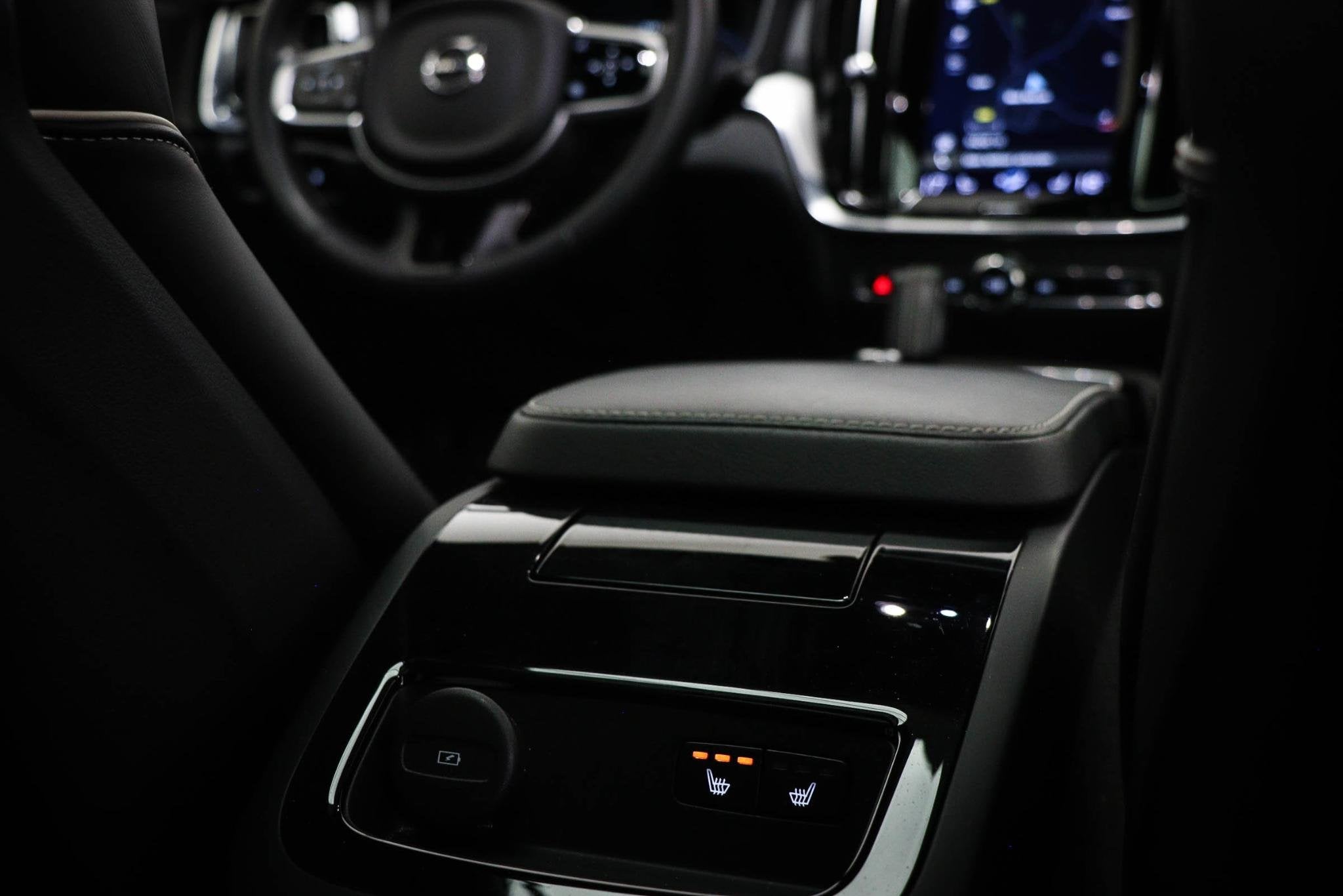 Volvo V60 2.0 T8 Recharge AWD R-Design | LOUNGE / CLIMATE PR, Auto's, Gebruikt, Euro 6, 4 cilinders, Leder en Stof