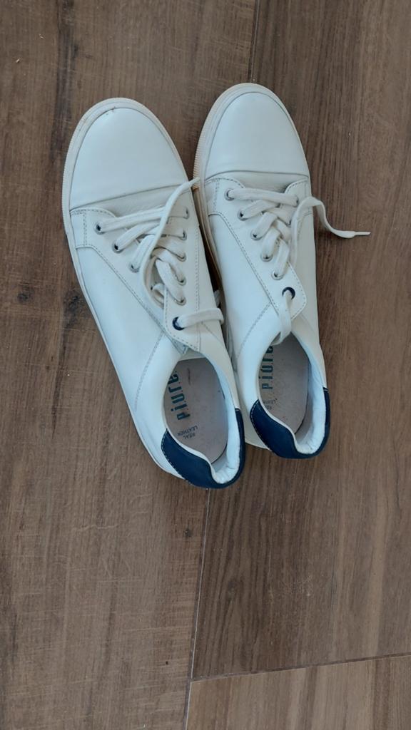 Sportschoenen Piure mt 42 nieuw €15.00 Piure, Ophalen, Nieuw, Sportschoenen