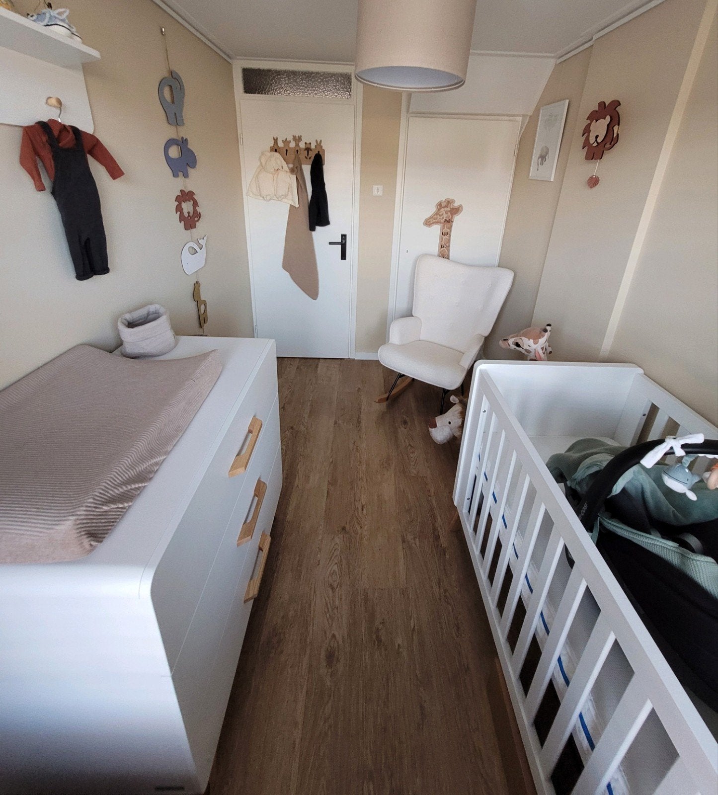 Babykamer Europe Baby Iglo wit met schommelstoel, Ophalen, Zo goed als nieuw, Jongetje of Meisje