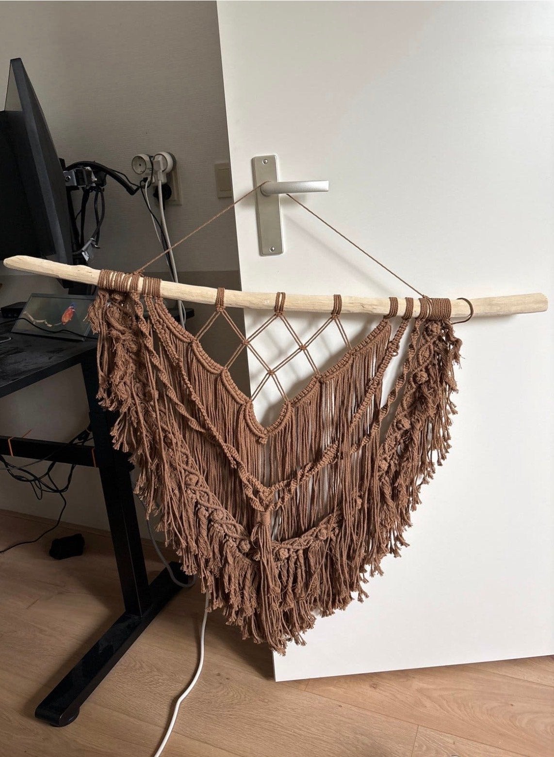 Handgemaakte macramé wandhanger voor slaap- of woonkamer, Textiel, Ophalen of Verzenden, Zo goed als nieuw, Bruin